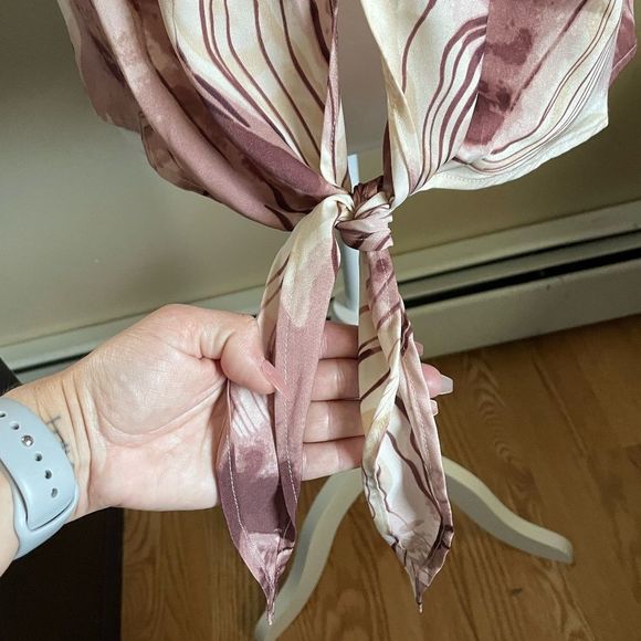 NWT Modern Style V-Neck Tie Front Blouse - Picture 5 of 8